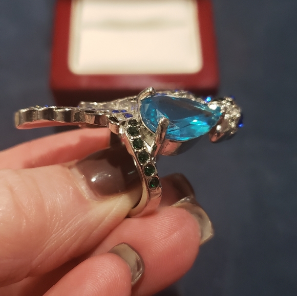 Ladies Large peacock sapphire fashion ring - Picture 4 of 9